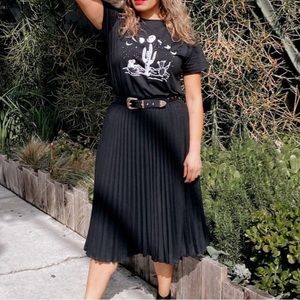 Black pleated maxi skirt size small